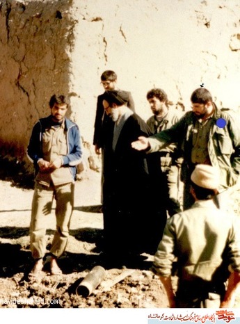 شهید عبدالحسین سمیعی- سمت راست نفر دوم