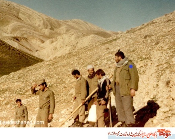 شهید عبدالحسین سمیعی-سمت راست نفر اول