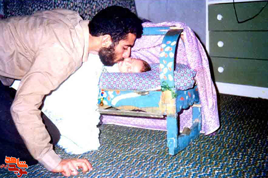 ماندگارترین بوسه بابا/ سردار شهید حسین نیکویی ماندگارترین بوسه بابا/ سردار شهید حسین نیکویی