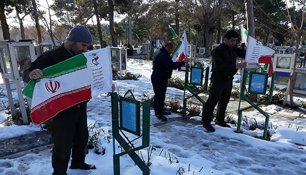 گلزار شهدای تهران/ پرچم مزار شهدای انقلاب اسلامی تعویض شد+عکس گلزار شهدای تهران/ پرچم مزار شهدای انقلاب اسلامی تعویض شد+عکس