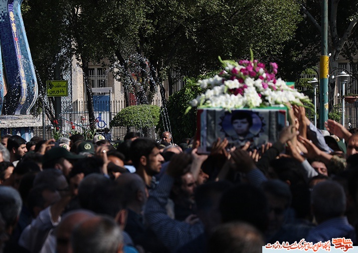 گزارش تصویری از تشییع باشکوه شهید حسن جنگجو در تبریز گزارش تصویری از تشییع باشکوه شهید حسن جنگجو در تبریز