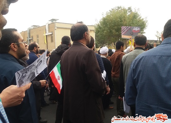 توزیع صدها بروشور در راهپیمایی بزرگ روز دانش آموز ( روز ملی مبارزه با استکبار جهانی) توزیع صدها بروشور در راهپیمایی بزرگ روز دانش آموز ( روز ملی مبارزه با استکبار جهانی)