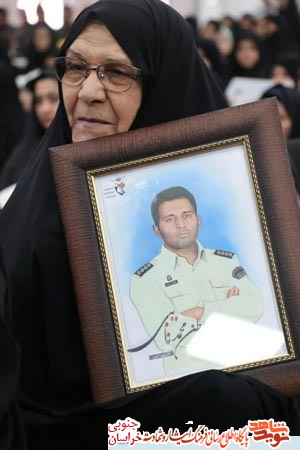 اگرمیگوییم آمریکا هیچ غلطی نمی تواند بکند به واسطه خون شهدا است اگرمیگوییم آمریکا هیچ غلطی نمی تواند بکند به واسطه خون شهدا است