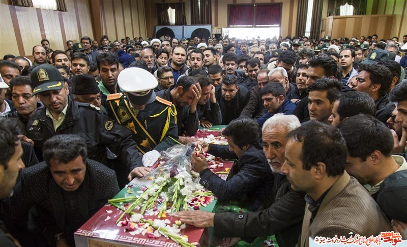 تشییع پیکر شهید مدافع وطن سروان ایرج صفاری به روایت تصویر تشییع پیکر شهید مدافع وطن سروان ایرج صفاری به روایت تصویر
