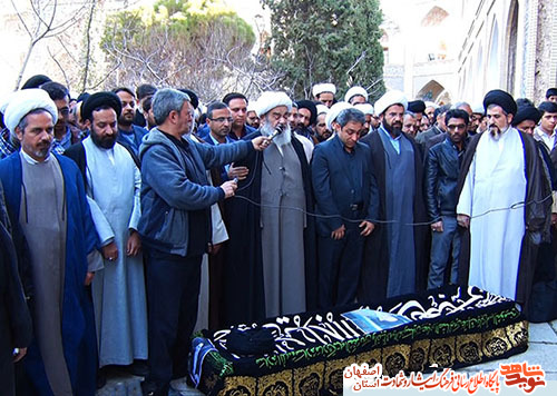 حضور خانواده شهدا در مراسم تشییع «آیت الله مهاجر»