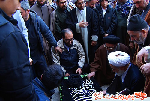 حضور خانواده شهدا در مراسم تشییع «آیت الله مهاجر»