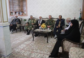 دیدار فرماندهی ارتش خراسان جنوبی با خانواده شهدای سادات شهرستان فردوس دیدار فرماندهی ارتش خراسان جنوبی با خانواده شهدای سادات شهرستان فردوس