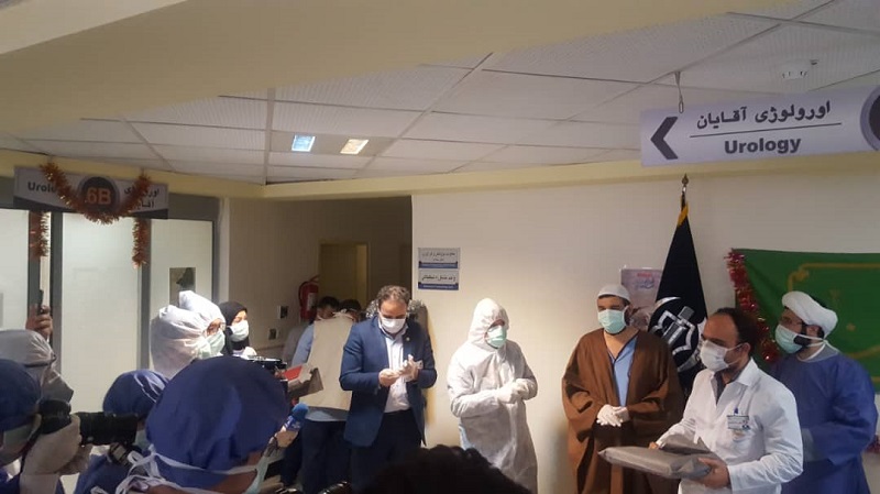 تجلیل از پزشکان و پرستاران و جشن میلاد امام علی (ع) برای بیماران کرونایی تجلیل از پزشکان و پرستاران و جشن میلاد امام علی (ع) برای بیماران کرونایی