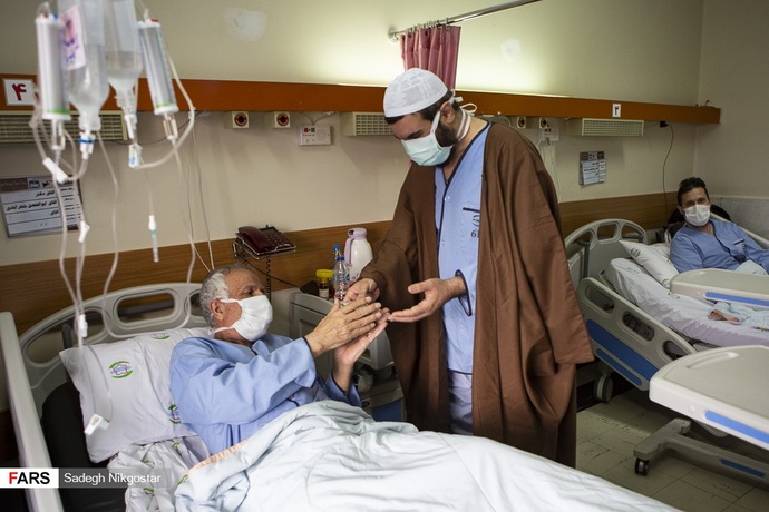 تجلیل از پزشکان و پرستاران و جشن میلاد امام علی (ع) برای بیماران کرونایی تجلیل از پزشکان و پرستاران و جشن میلاد امام علی (ع) برای بیماران کرونایی