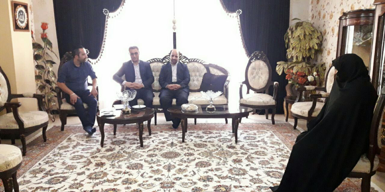 عکس/ تجلیل از خانواده شهید منا «محمد اسدی» در ملارد عکس/ تجلیل از خانواده شهید منا «محمد اسدی» در ملارد