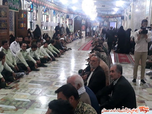 گلباران گلزار شهدای سمنان به مناسبت هفته دفاع مقدس گلباران گلزار شهدای سمنان به مناسبت هفته دفاع مقدس
