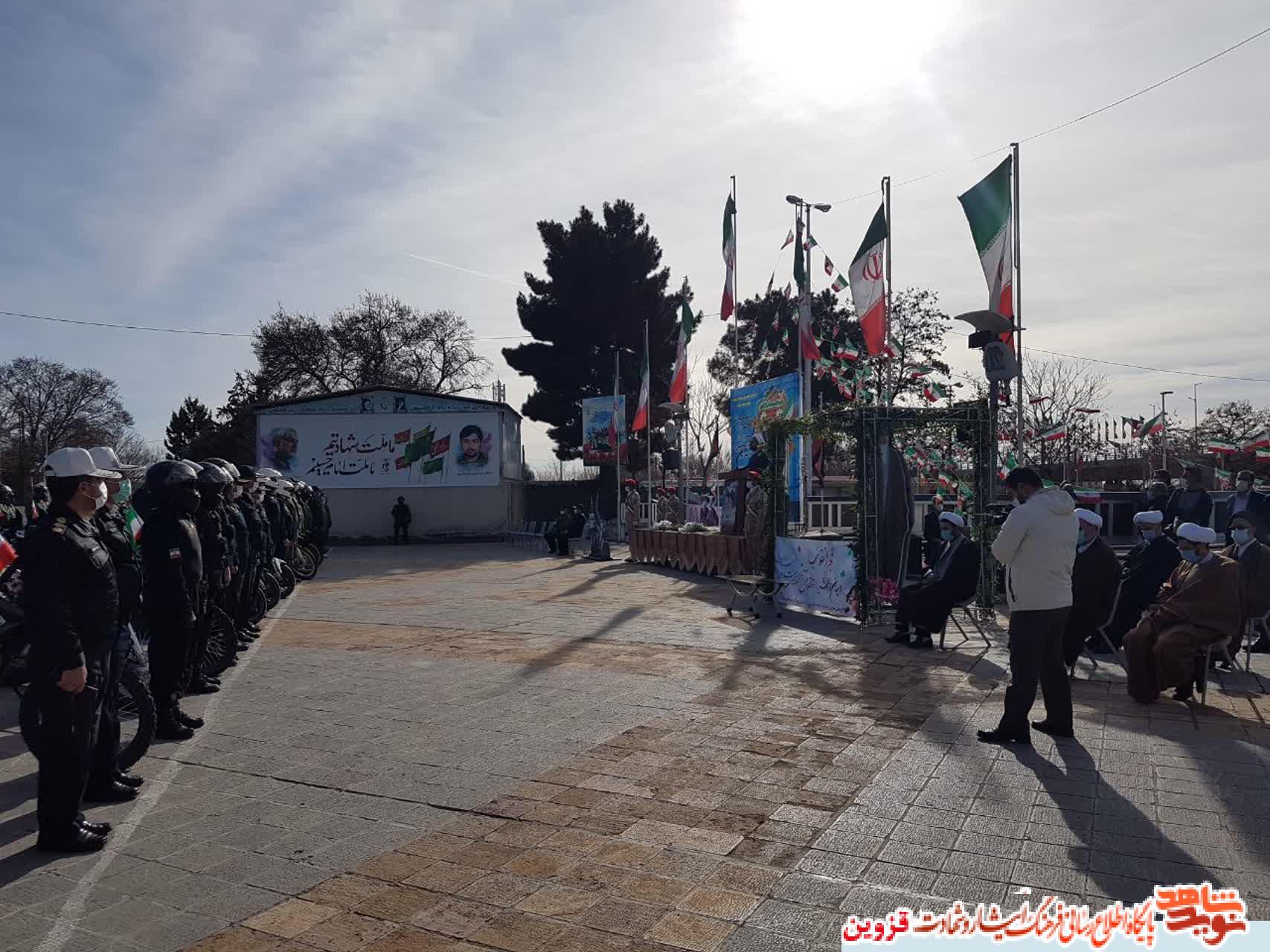 قدمگاه نمادین ورود حضرت امام (س) به میهن گلباران شد قدمگاه نمادین ورود حضرت امام (س) به میهن گلباران شد