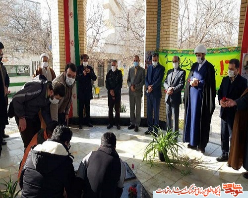 غبارروبی و عطر افشانی گلزارشهدای گمنام شهرستان شیروان به مناسبت روز دانشجو