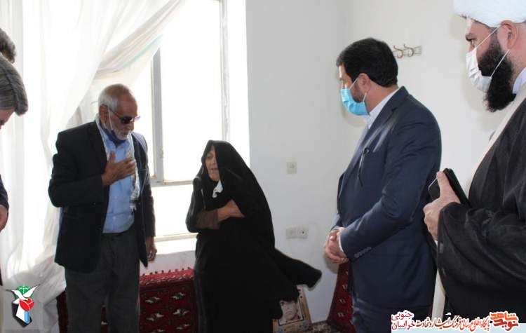 دیدار با خانواده شهید گرانقدر الهیان دیدار با خانواده شهید گرانقدر الهیان