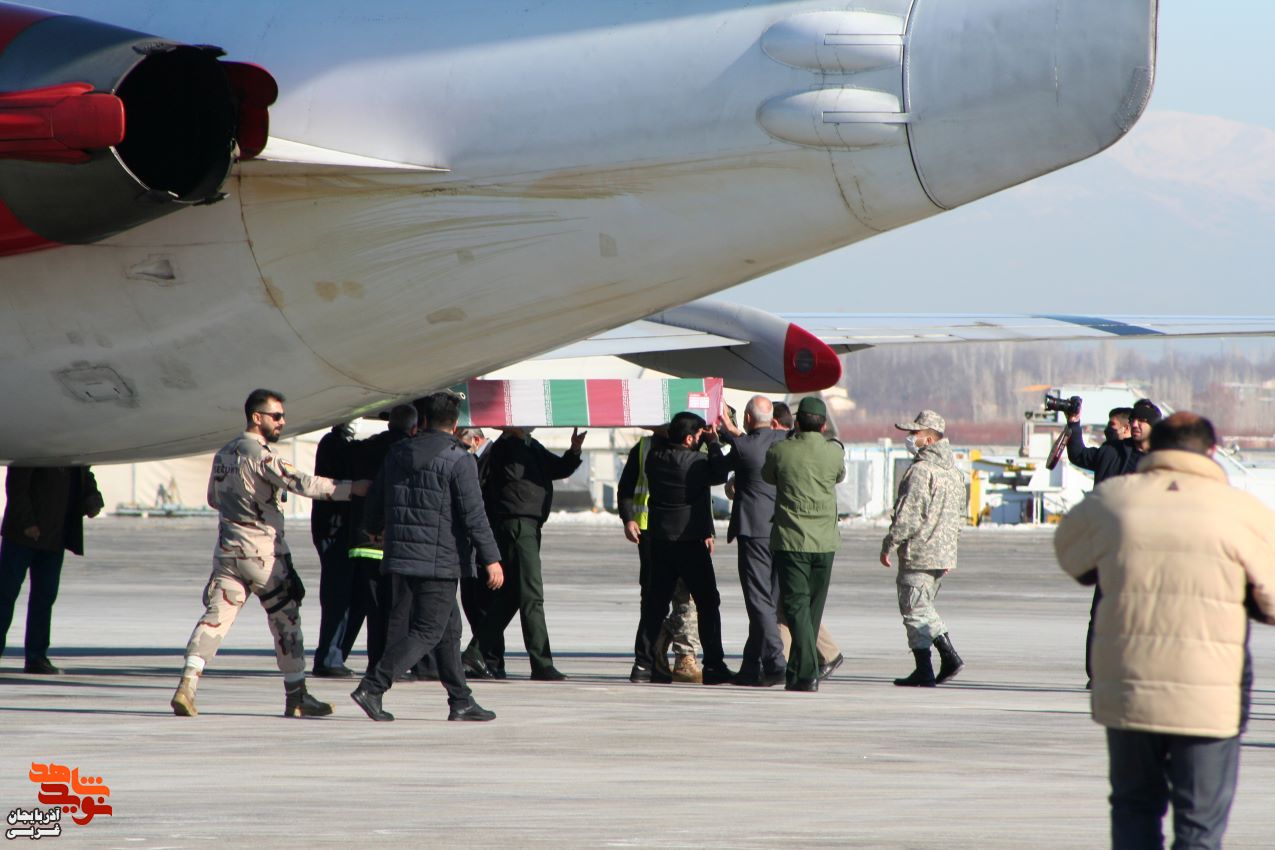 گزارش تصویری/ پیکر مطهر ۴ شهید گمنام وارد فرودگاه ارومیه شد گزارش تصویری/ پیکر مطهر ۴ شهید گمنام وارد فرودگاه ارومیه شد