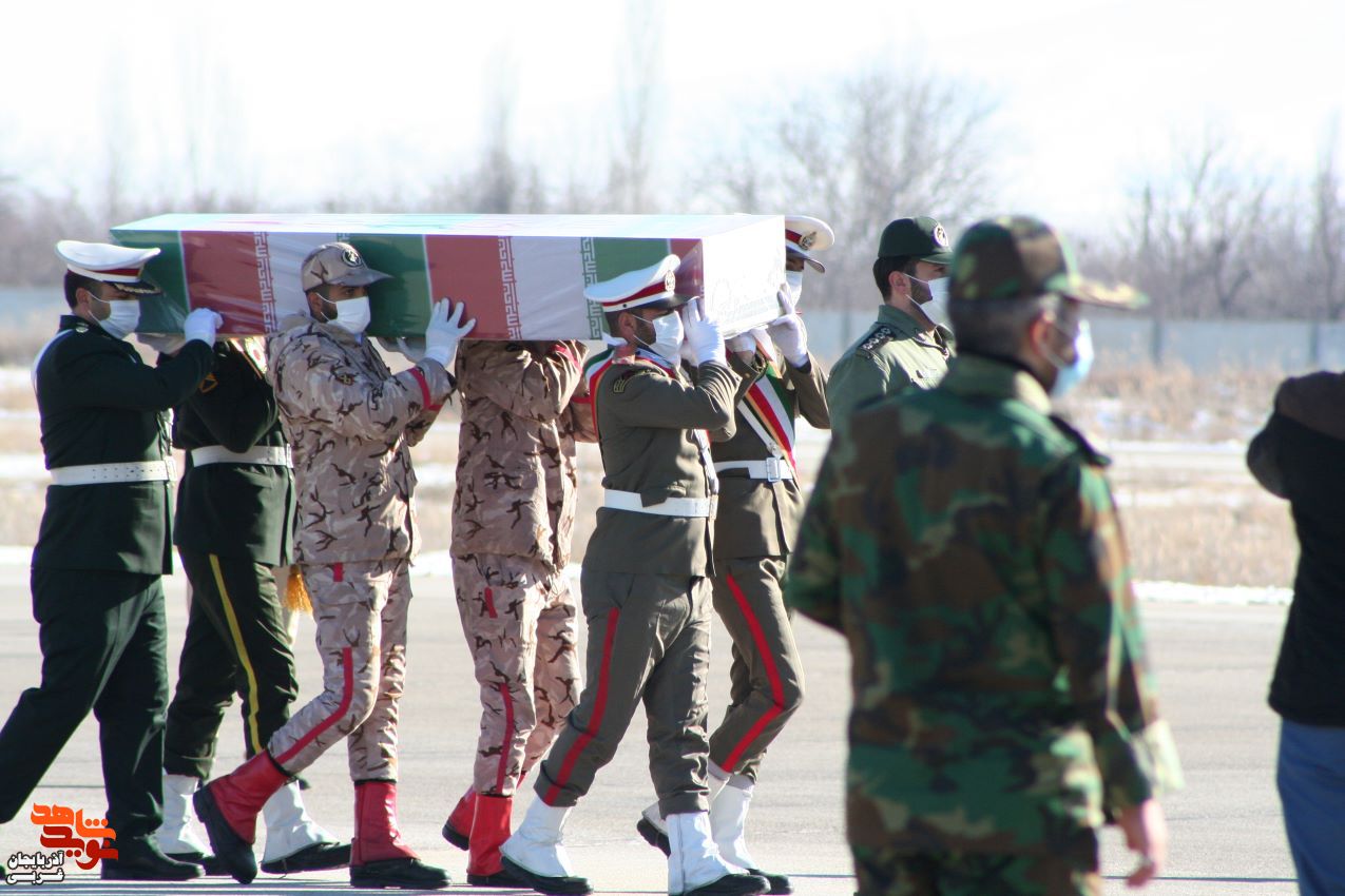 گزارش تصویری/ پیکر مطهر ۴ شهید گمنام وارد فرودگاه ارومیه شد گزارش تصویری/ پیکر مطهر ۴ شهید گمنام وارد فرودگاه ارومیه شد