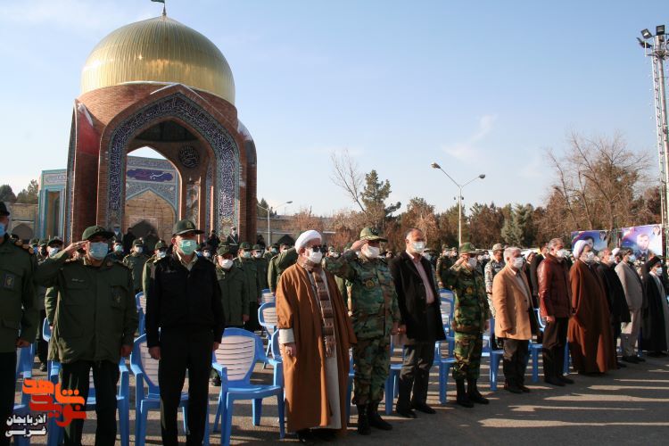 آئین میهمانی لاله‌ها و عطرافشانی مزار شهدای ارومیه