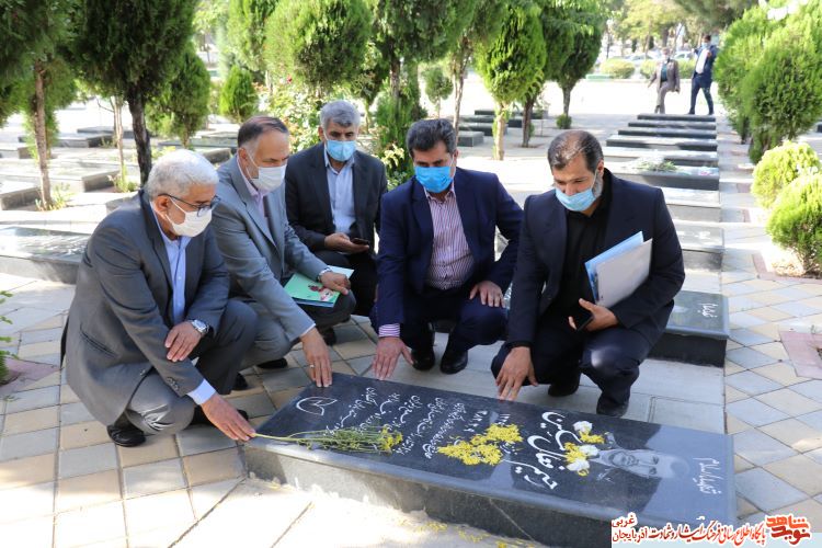 گزارش تصویری/ادای احترام معاون تعاون و امور اجتماعی بنیاد شهید و امور ایثارگران به مقام شامخ شهدای آذربایجان غربی گزارش تصویری/ادای احترام معاون تعاون و امور اجتماعی بنیاد شهید و امور ایثارگران به مقام شامخ شهدای آذربایجان غربی