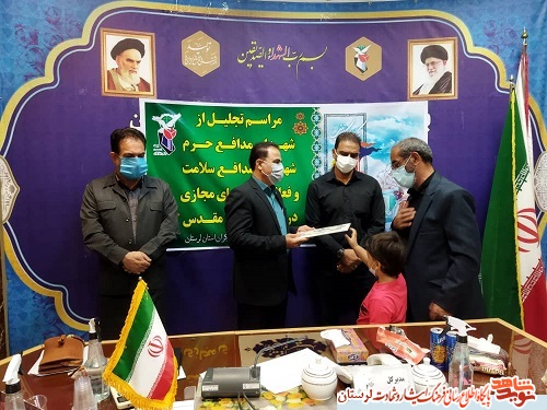 گزارش تصویری/ تجلیل از خانواده شهدای مدافع حرم، مدافع سلامت و فعالین فضای مجازی