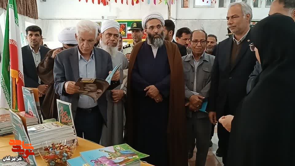 افتتاح نمایشگاه کتاب ایثار و شهادت استان هرمزگان افتتاح نمایشگاه کتاب ایثار و شهادت استان هرمزگان