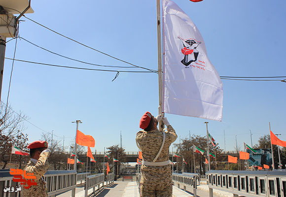 پرچم جمهوری اسلامی و بنیاد در گلزار شهدای قزوین برافراشته شد