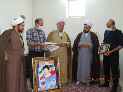 تجلیل امام جمعه تاکستان از خانواده شهید طلبه «بهبودی» تجلیل کرد