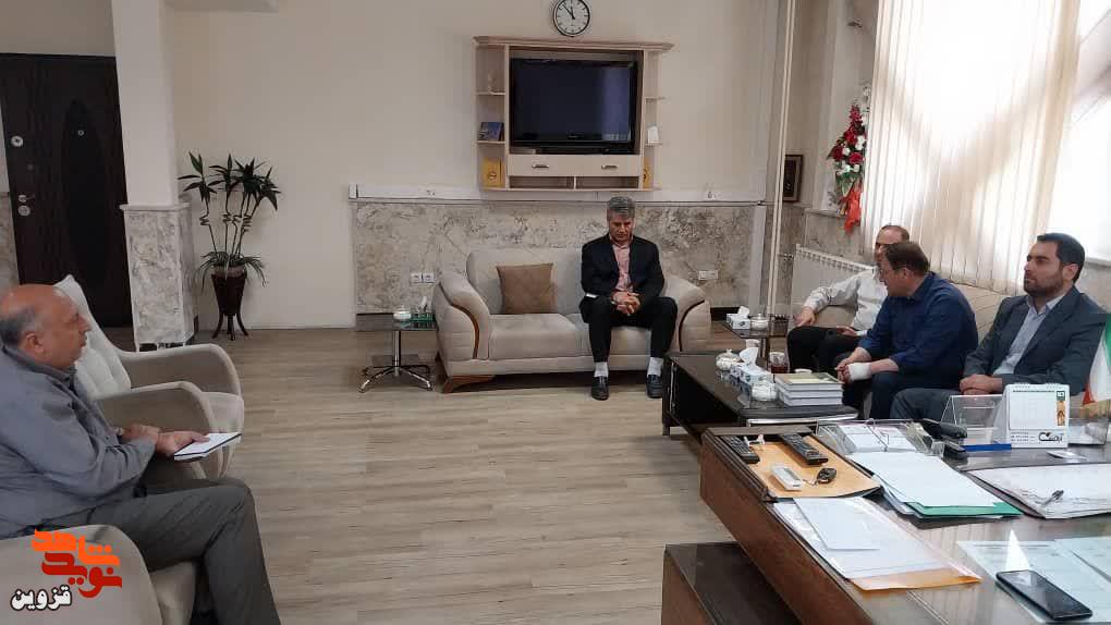 دیدار با ایثارگران باید در دستور کار مسئولان باشد