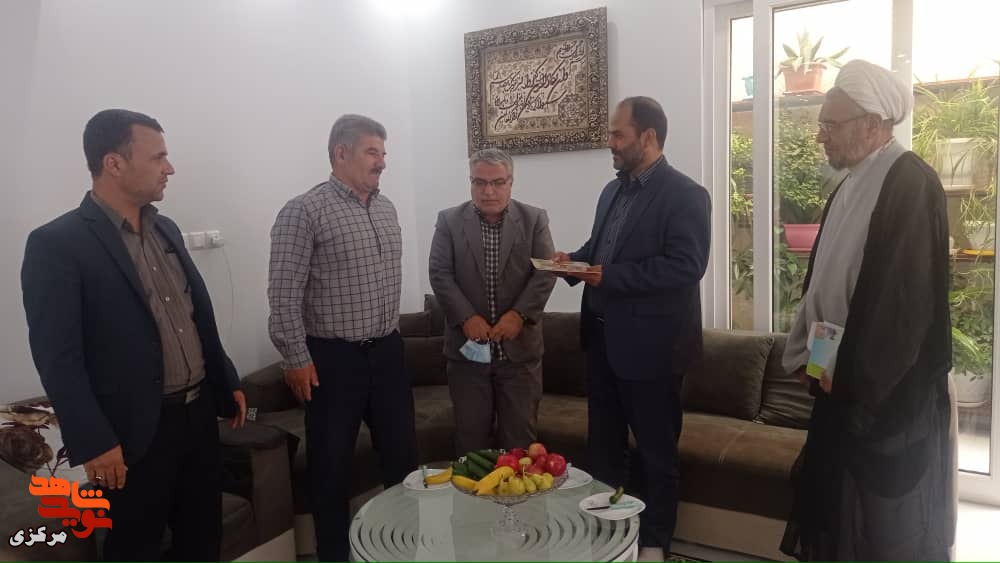 دیدار با خانواده های شاهد و ایثارگر موجب افزایش روحیه خدمتگزاری مسئولین می شود