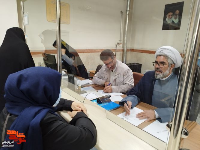 خانواده‌های معظم شهدا و ایثارگران ولی‌نعمتان ما در نظام جمهوری اسلامی هستند