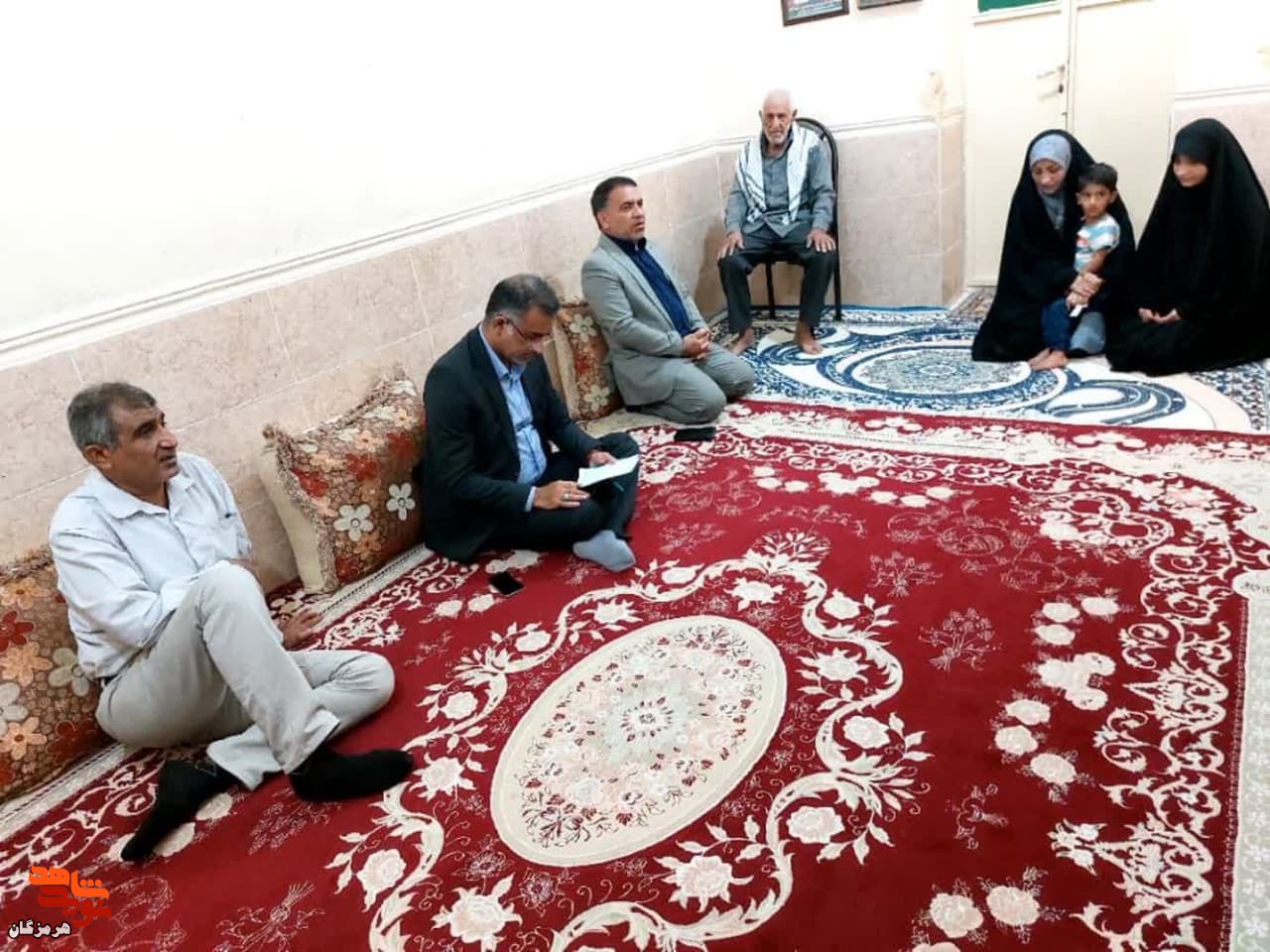 دیدار مدیرکل بنیاد هرمزگان با 16 والدین معظم شهید در بندرعباس