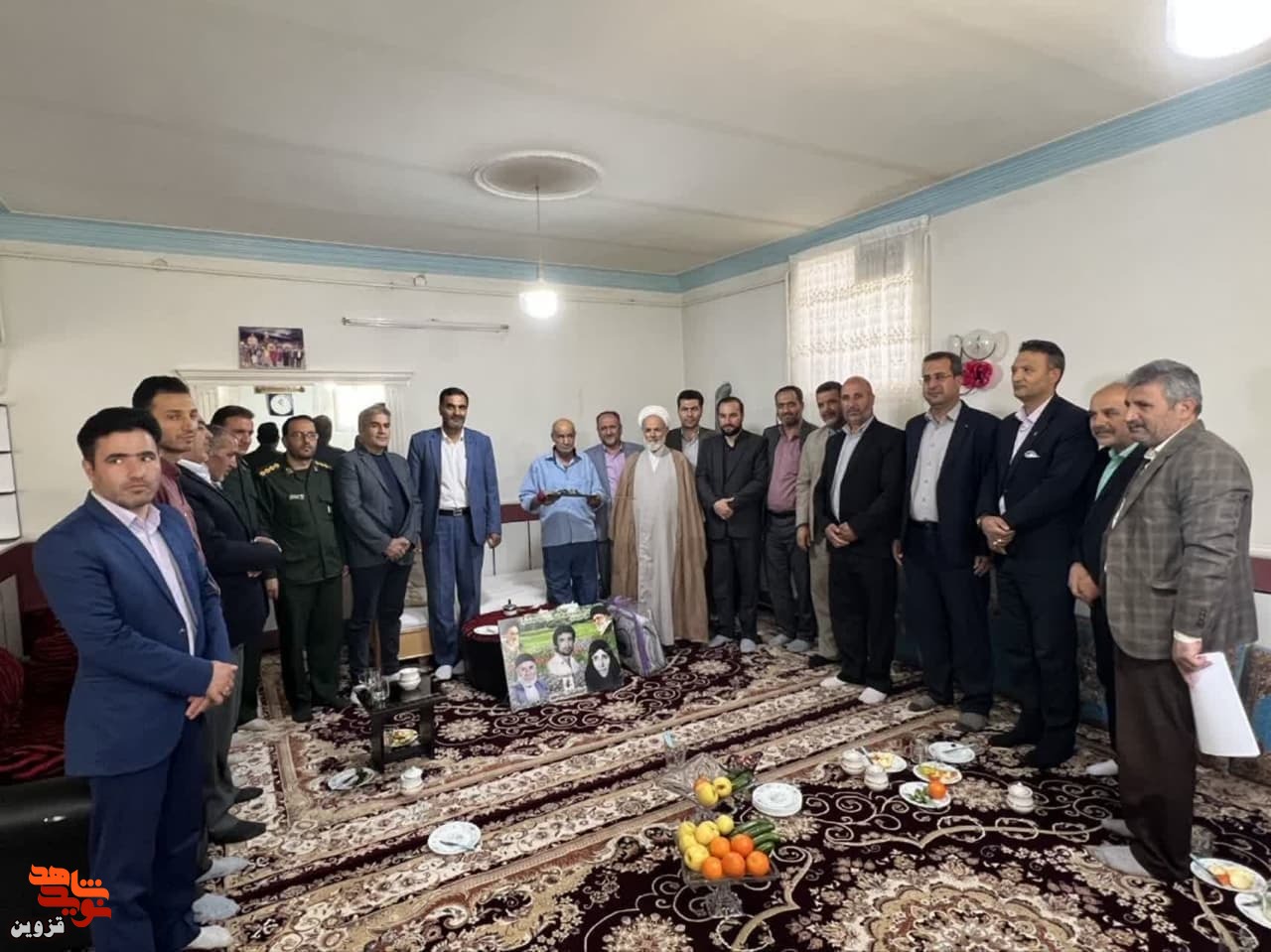 مسئولان بوئین‌زهرا از مقام خانواده‌های شهدای کارگر تجلیل کردند