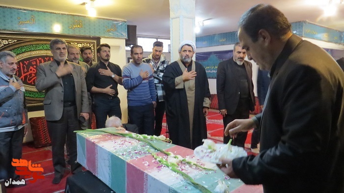 گزارش تصویری| شهید گمنام میهمان بنیاد شهید شهرستان همدان شد