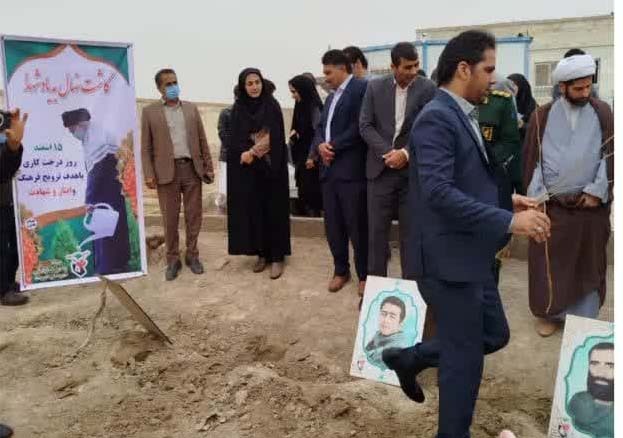 هر نهال یادمان یک شهید