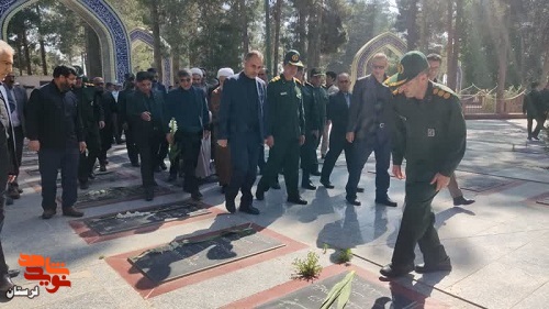 غبارروبی گلزار شهدای کوهدشت و نورآباد به مناسبت سالروز فتح خرمشهر