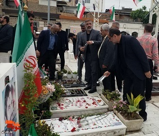 گزارش تصویری/ عطرافشانی و گلباران گلزار شهدا به مناسبت سوم خرداد در شهرستان ساری برگزار شد