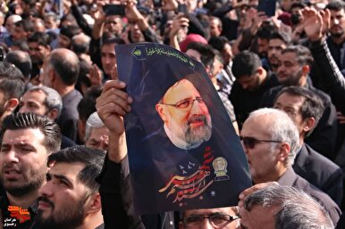 جلوه‌هایی از حضور پرشور مردم مشهد در تشییع شهید جمهور