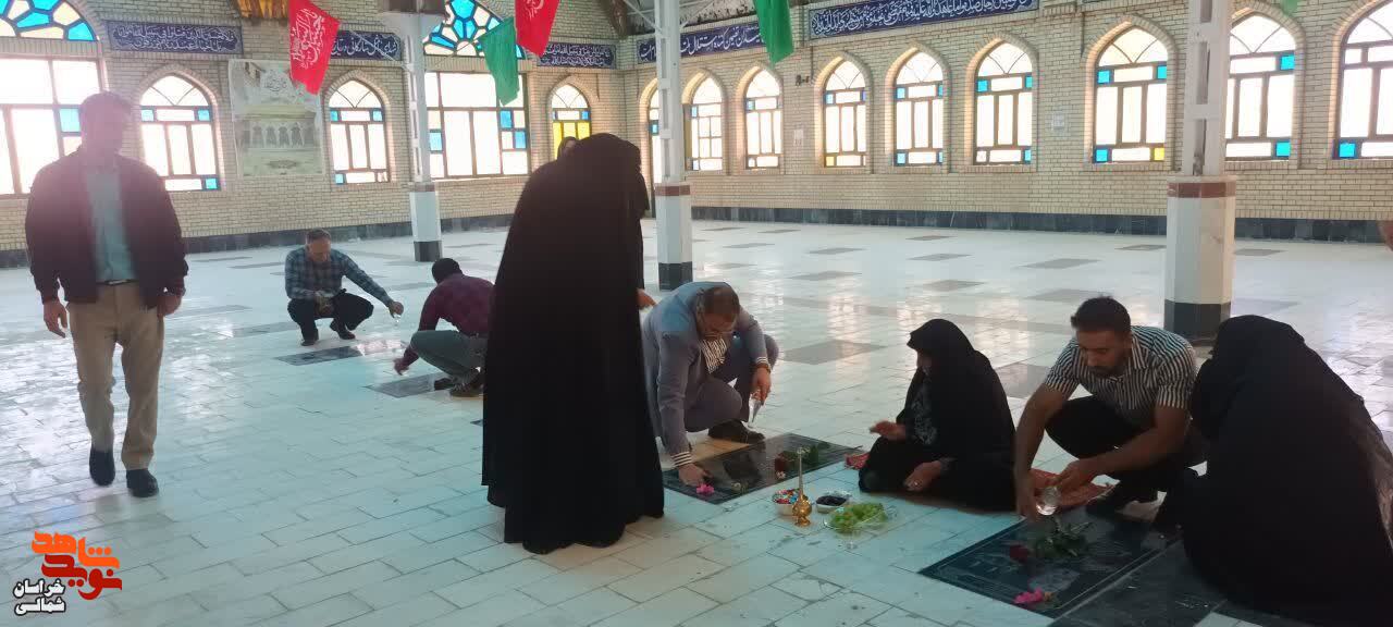 گزارشتصویری/ غبارروبی و عطرافشانی مزار مطهر شهدای منا