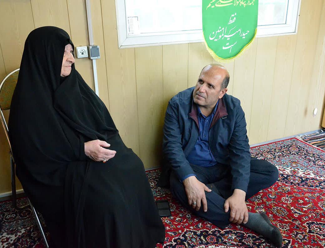دیدار عیدانه مدیرکل بنیاد شهیدتهران با والده شهیدگرامی «علیرضا شهبازی»