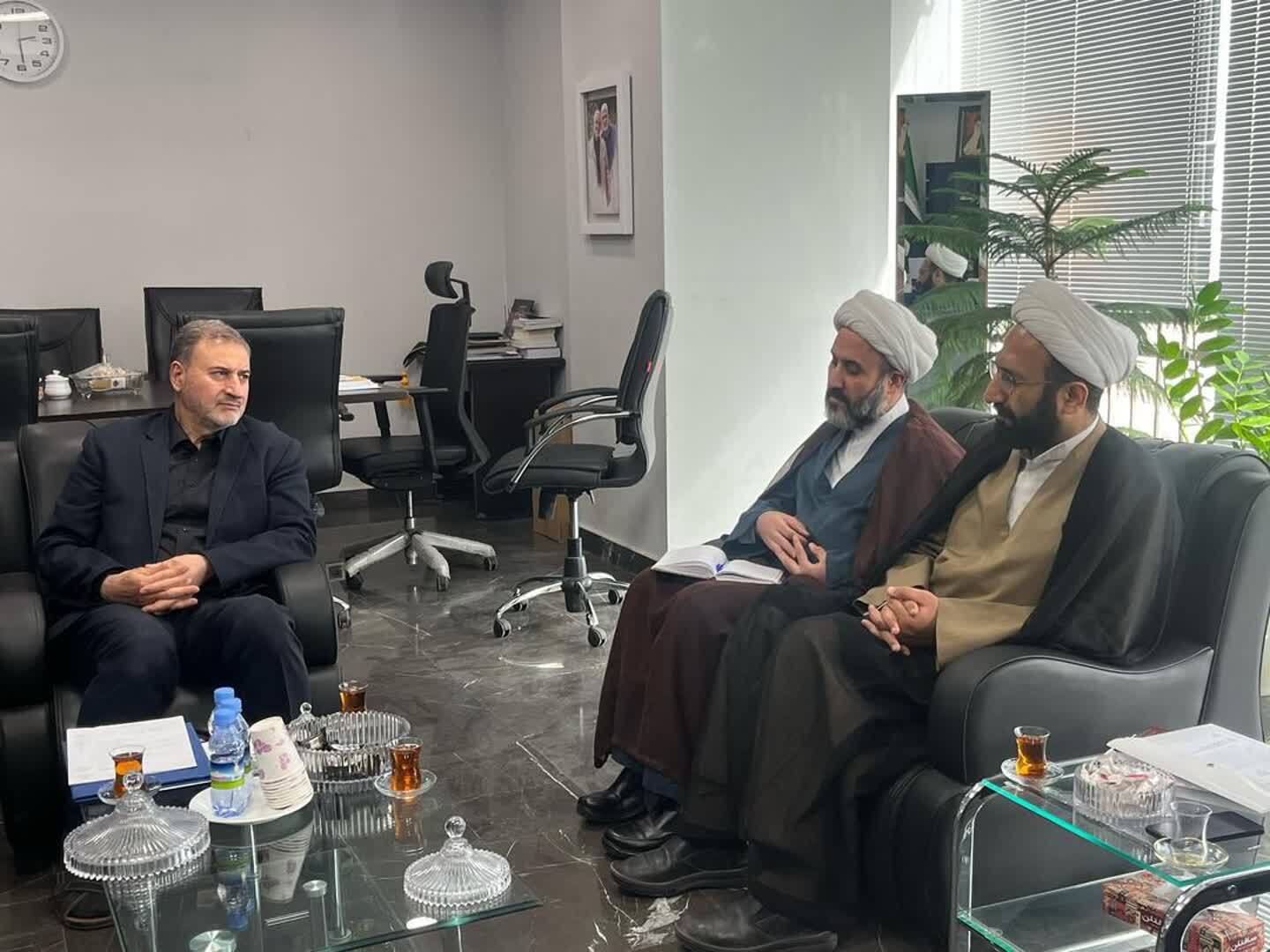 دیدار معاون امور طلاب حوزه‌های علمیه کشور با معاون فرهنگی و آموزشی بنیاد شهید و امورایثارگران و رئیس ستاد برنامه‌ریزی شاهد و ایثارگر