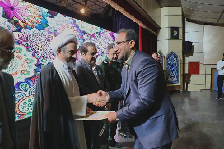 بنیاد شهید ایلام دستگاه برتر در حوزه نماز شد