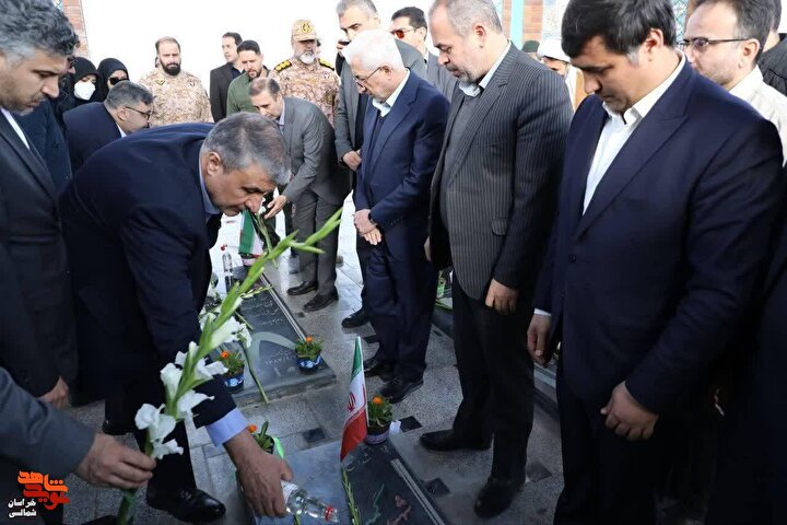 معاون رئیس جمهور و رئیس سازمان انرژی اتمی ایران به مقام شهدای گمنام شهرستان...