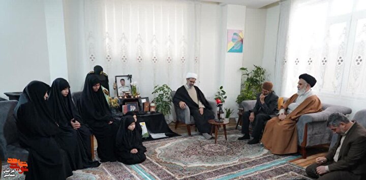 تصاویر/ دیدار نماینده ولی فقیه در خراسان شمالی با خانواده شهدای مدافع امنیت...