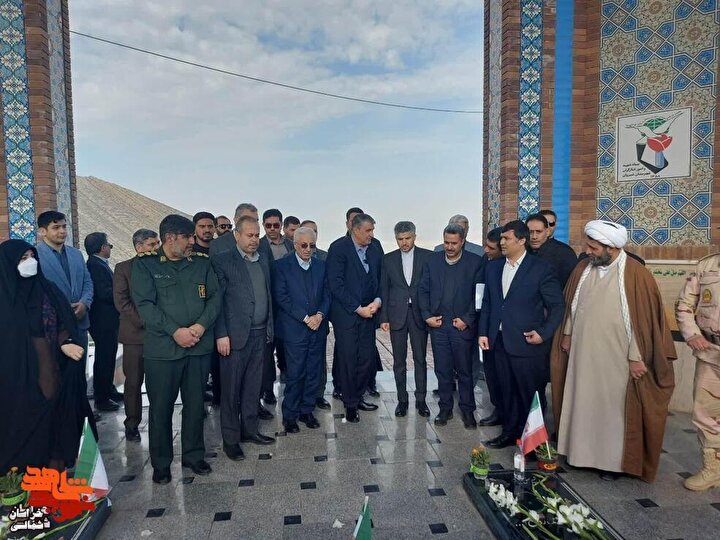 کلیپ/ حضور معاون رئیس جمهور و رئیس سازمان انرژی اتمی در مزار شهدای گمنام