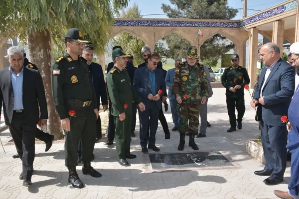 گلزار شهدای رومشکان گلباران شد