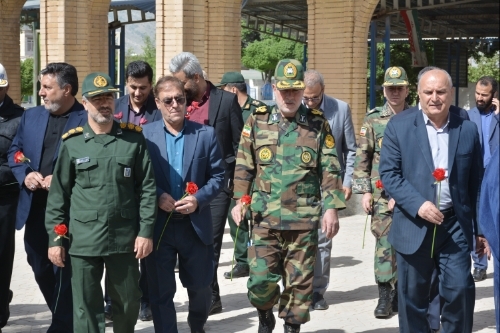 گلزار شهدای رومشکان گلباران شد