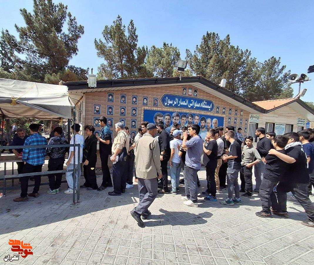برپایی ایستگاه صلواتی بنیاد شهید تهران بزرگ به مناسبت سالگرد ارتحال امام خمینی (ره )