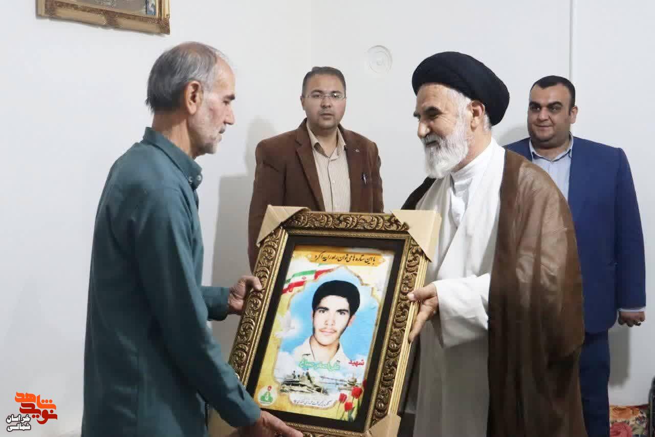 دیدار با خانواده شهید «علی اصغر صباغ» در شهرستان اسفراین + تصاویر