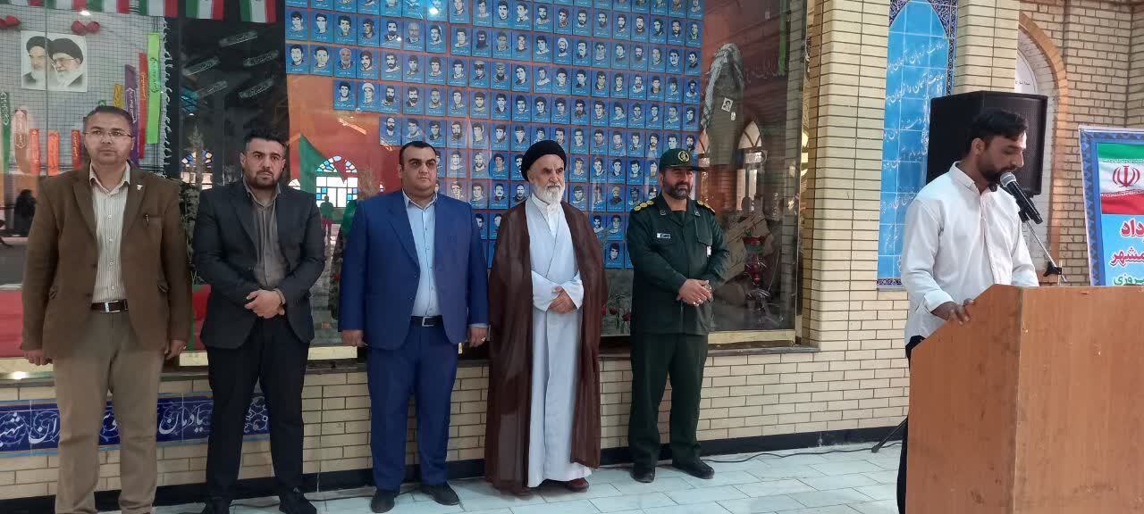 به مناسبت گرامی داشت آزاد سازی خرمشهر مزار شهدا عطرافشانی شد