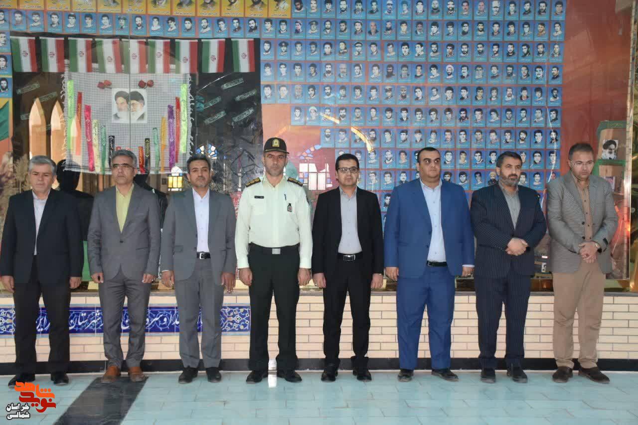 گلزار شهدای شهرستان اسفراین عطر افشانی شد