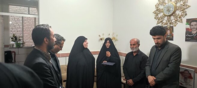 دیدار معاون تعاون و امور اجتماعی بنیاد شهید با خانواده شهید «محمد غفاری»